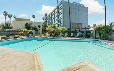 Courtyard by Marriott Los Angeles Woodland Hills