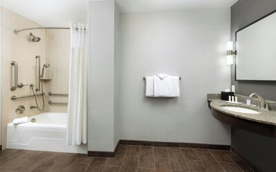 Courtyard by Marriott Los Angeles Woodland Hills