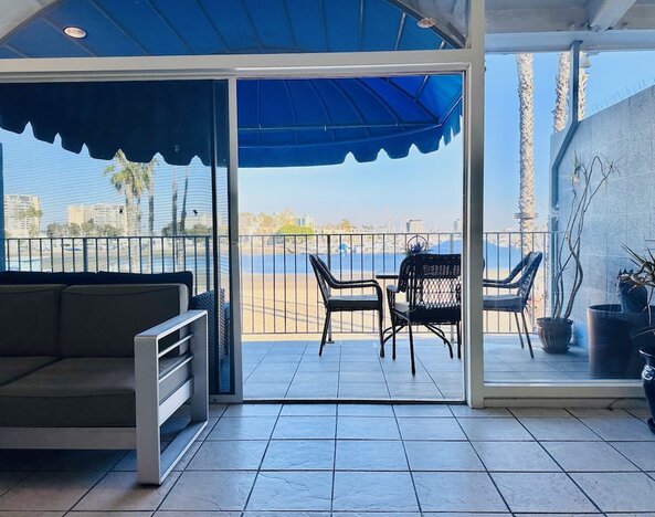 Foghorn Harbor Inn