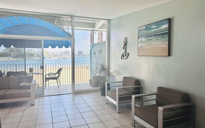 Foghorn Harbor Inn