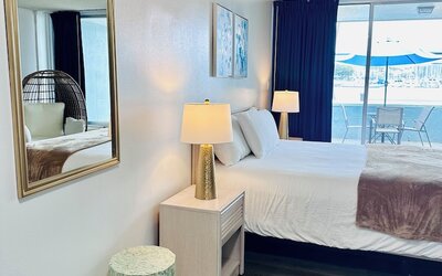 Foghorn Harbor Inn