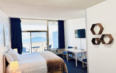 Foghorn Harbor Inn