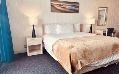 Foghorn Harbor Inn