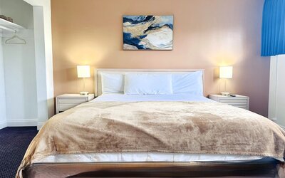 Foghorn Harbor Inn