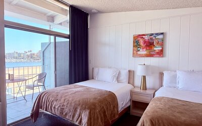 Foghorn Harbor Inn