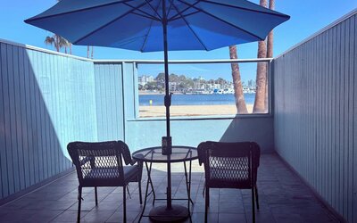 Foghorn Harbor Inn