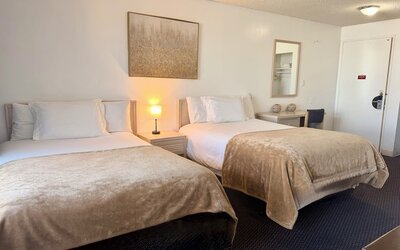 Foghorn Harbor Inn