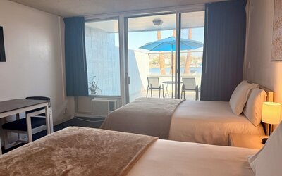Foghorn Harbor Inn