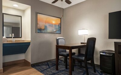 Suite, 2 Queen Beds, Balcony (Oversized Suite)