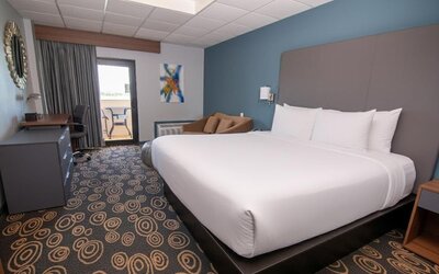 Junior Suite, 1 King Bed, Non Smoking, Balcony