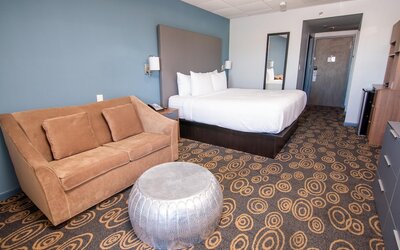 Junior Suite, 1 King Bed, Non Smoking, Balcony