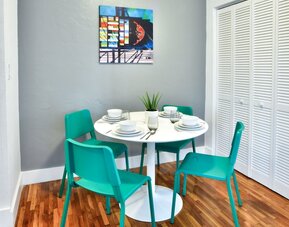 Broadway Suites Downtown by RocketStay