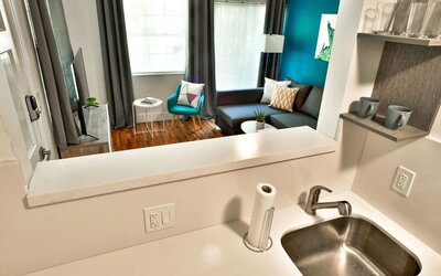 Broadway Suites Downtown by RocketStay