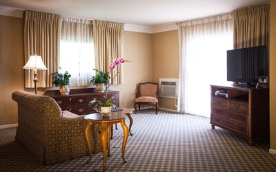 Best Western Plus Sunset Plaza Hotel