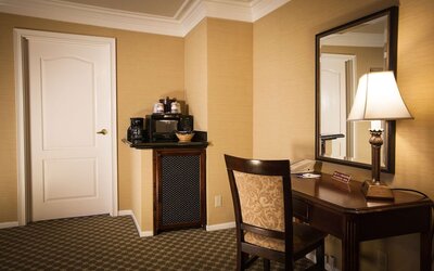 Best Western Plus Sunset Plaza Hotel