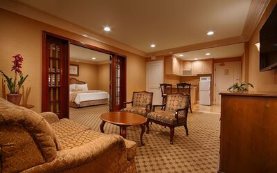 Best Western Plus Sunset Plaza Hotel