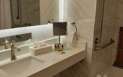 Best Western Plus Sunset Plaza Hotel
