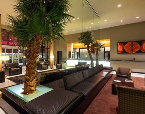Ramada Plaza by Wyndham West Hollywood Hotel & Suites