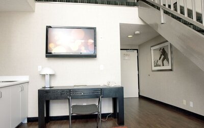 Ramada Plaza by Wyndham West Hollywood Hotel & Suites
