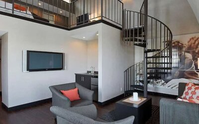 Ramada Plaza by Wyndham West Hollywood Hotel & Suites