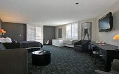 Ramada Plaza by Wyndham West Hollywood Hotel & Suites