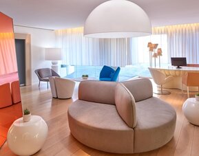 The Valorian Los Angeles, Curio Collection by Hilton