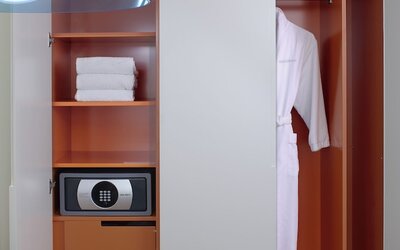 The Valorian Los Angeles, Curio Collection by Hilton