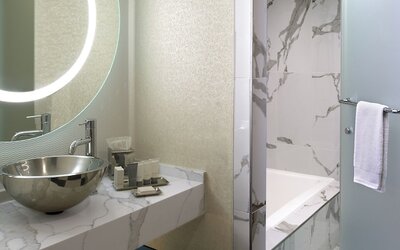 The Valorian Los Angeles, Curio Collection by Hilton