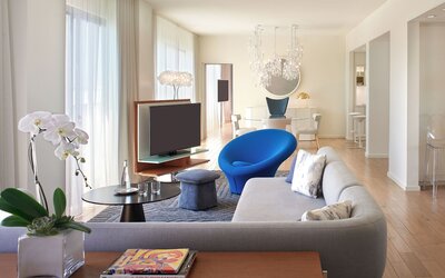 The Valorian Los Angeles, Curio Collection by Hilton