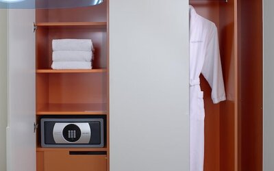 The Valorian Los Angeles, Curio Collection by Hilton