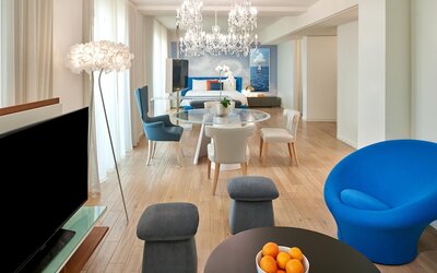 The Valorian Los Angeles, Curio Collection by Hilton