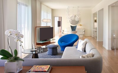 The Valorian Los Angeles, Curio Collection by Hilton