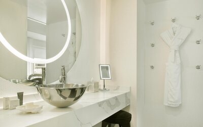 The Valorian Los Angeles, Curio Collection by Hilton