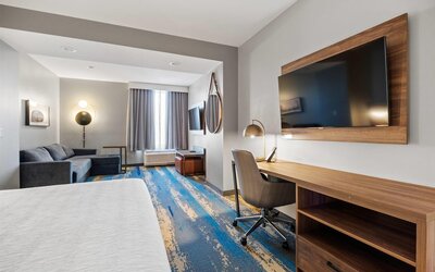 La Quinta Inn & Suites by Wyndham La Habra