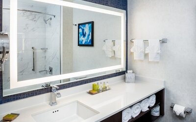 DoubleTree by Hilton Pomona