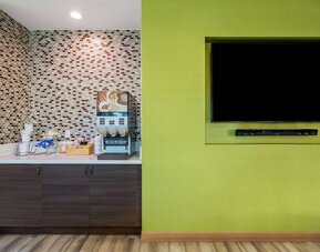 La Quinta Inn & Suites by Wyndham Pomona