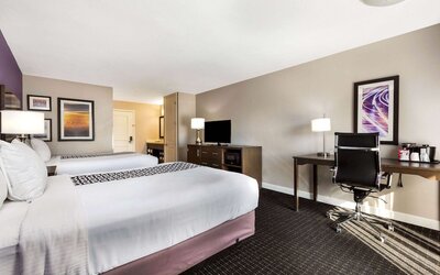 La Quinta Inn & Suites by Wyndham Pomona