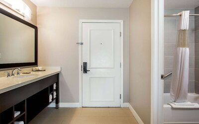 La Quinta Inn & Suites by Wyndham Pomona