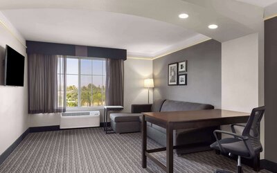 La Quinta Inn & Suites by Wyndham Santa Clarita - Valencia