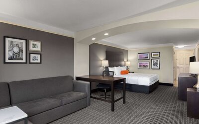 La Quinta Inn & Suites by Wyndham Santa Clarita - Valencia