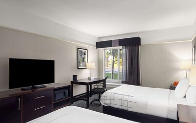 La Quinta Inn & Suites by Wyndham Santa Clarita - Valencia
