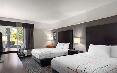 La Quinta Inn & Suites by Wyndham Santa Clarita - Valencia