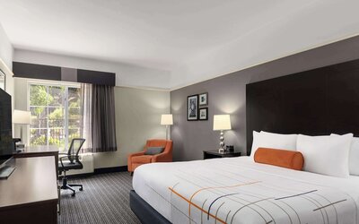 La Quinta Inn & Suites by Wyndham Santa Clarita - Valencia