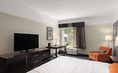 La Quinta Inn & Suites by Wyndham Santa Clarita - Valencia