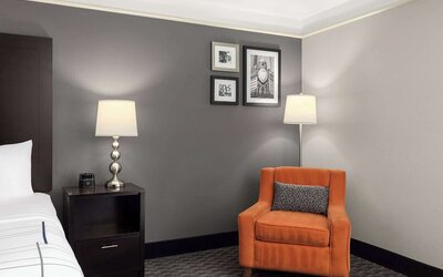 La Quinta Inn & Suites by Wyndham Santa Clarita - Valencia