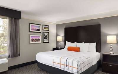 La Quinta Inn & Suites by Wyndham Santa Clarita - Valencia