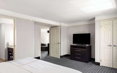 La Quinta Inn & Suites by Wyndham Santa Clarita - Valencia
