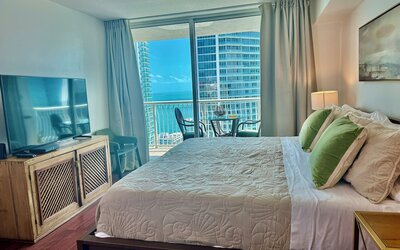 Miami Brickell unit Balcony Pool 1 pkg