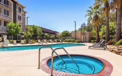 La Quinta Inn & Suites by Wyndham Santa Clarita - Valencia