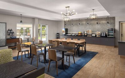 La Quinta Inn & Suites by Wyndham Santa Clarita - Valencia